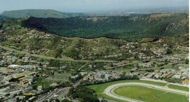 Vista della Conca di Agnano e degli Astroni